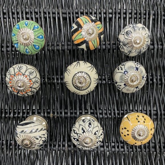 Many sets of 6 new ceramic knobs/pull black&white - Picture 2 of 7